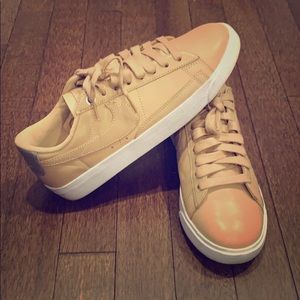 Nike Blazers Low Top